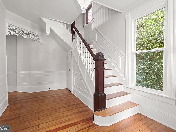 3rd image of 101 E Church St