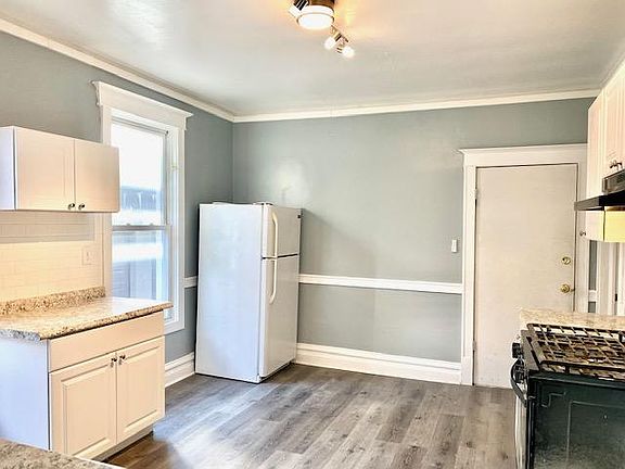 3rd image of 3214 N Hoyne Ave #1F