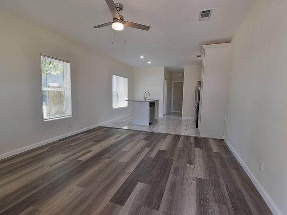 3rd image of 2203 S Vernon Ave