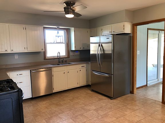 3rd image of 141 Valley Dr