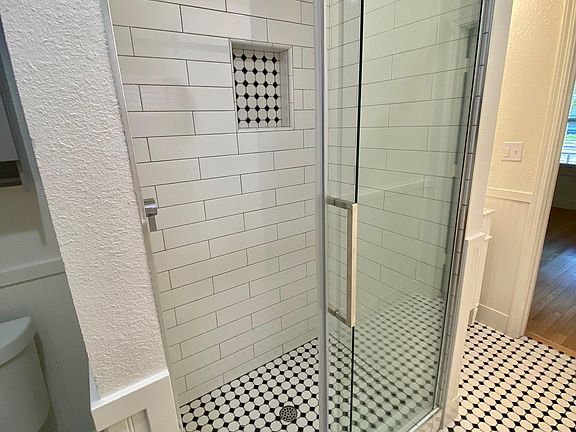 5th image of 4115 4th Ave