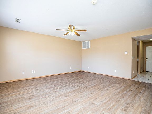 5th image of 506 SW C St APT 6