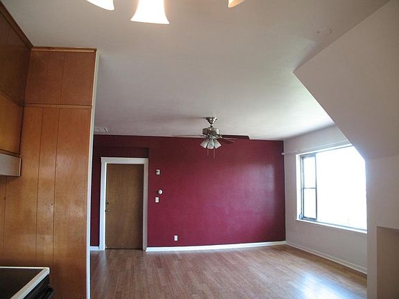 5th image of 914 W Moss Ave APT F