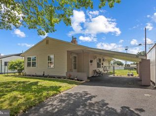 30 Oaktree Dr, Levittown, PA