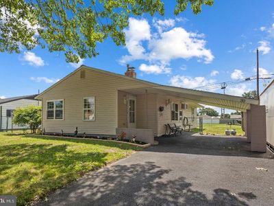 30 Oaktree Dr, Levittown, PA, 19055