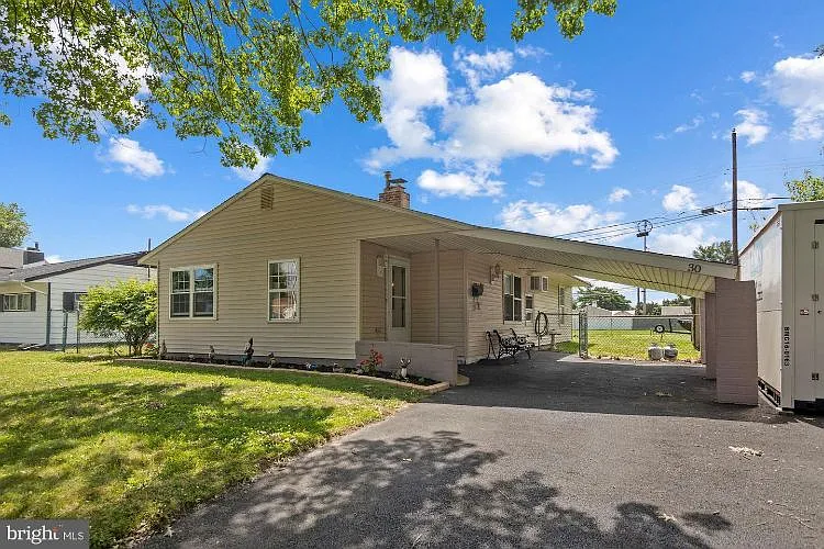 30 Oaktree Dr photo 1