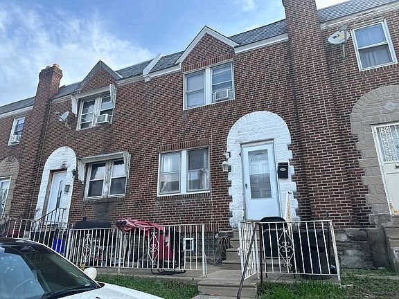 2nd image of 863 Carver St