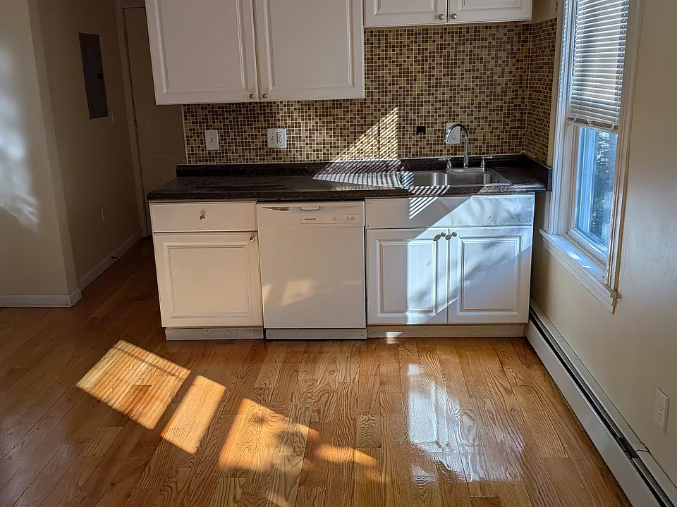 7 Albert St #3