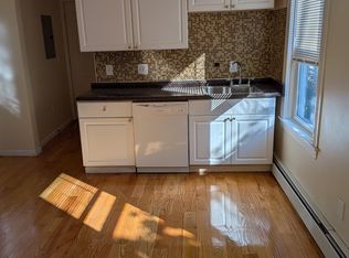 7 Albert St APT 3, Worcester, MA 01610