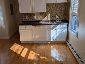 7 Albert St, Worcester, MA