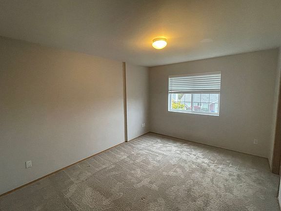 4th image of 303 NW Capstan Ct