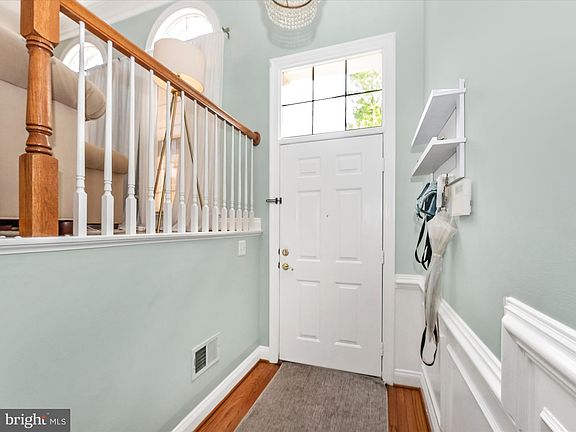 3rd image of 1110 Regal Oak Dr
