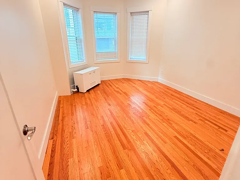 27 Peterborough St #4 — Photo 6