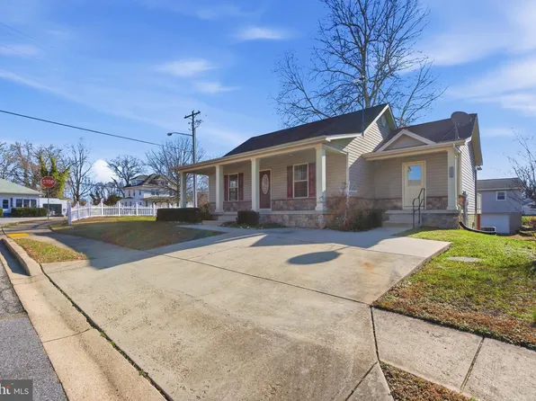 667 Hawk Hill Dr, Prince Frederick, MD 20678