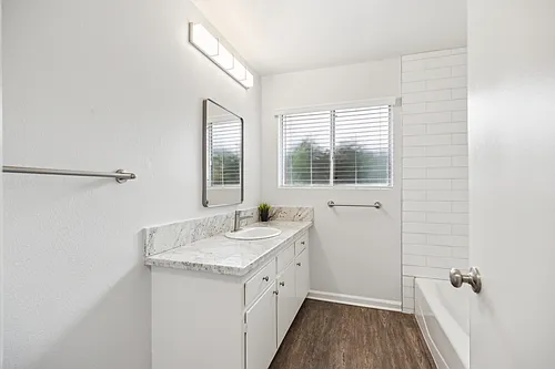 1060 N Bradford Ave #1050-1 Photo 1