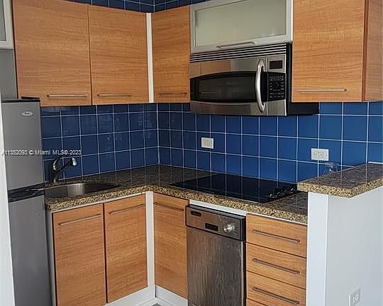 4th image of 1881 Washington Ave APT 11G
