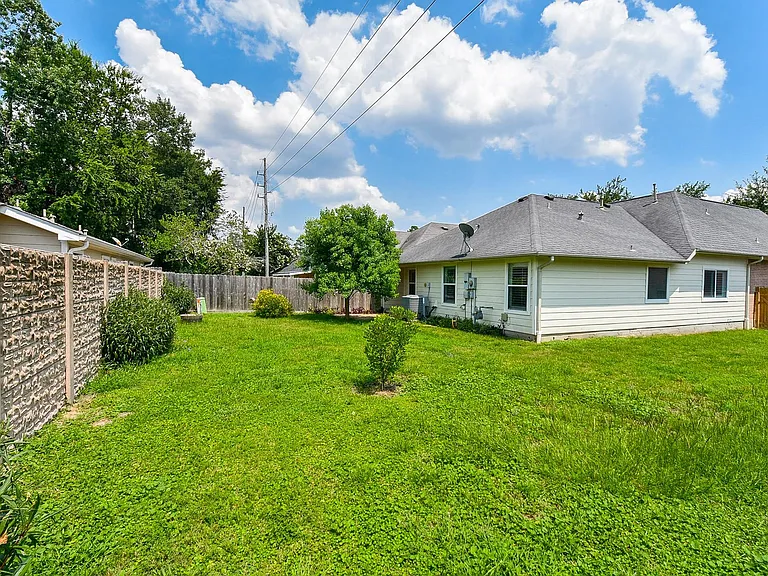 15975 Cottage Ivy Cir — Photo 35