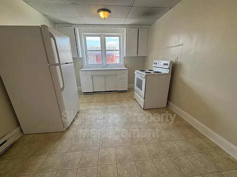 61 E Franklin St #5 — Photo 3