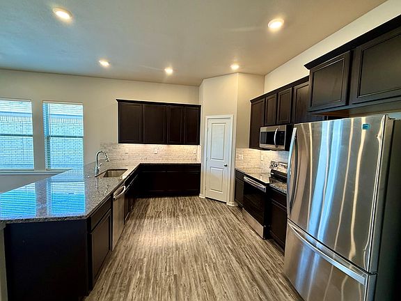3rd image of 1303 Masquerade Blvd