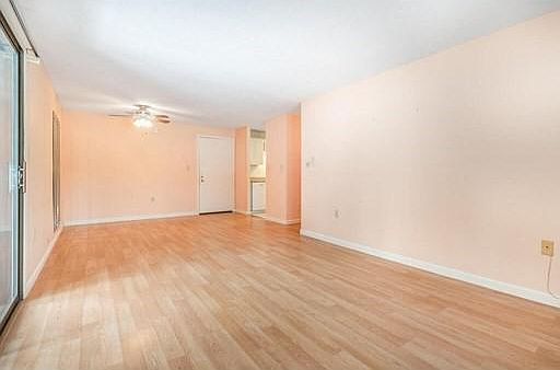 4th image of 5 Greenbriar Dr APT 202