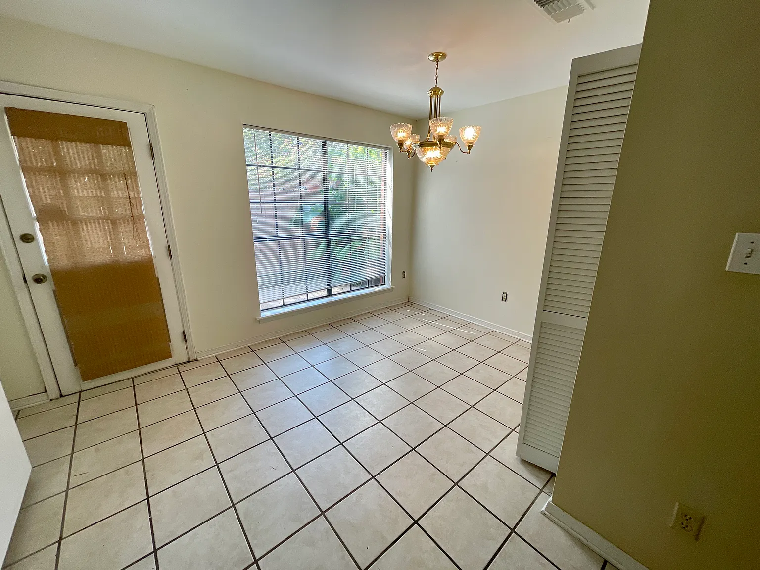 2 bed, 1200 sqft, $1,700 — Photo 4
