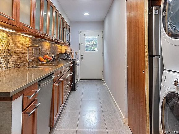 3rd image of 5 Hughes Pl