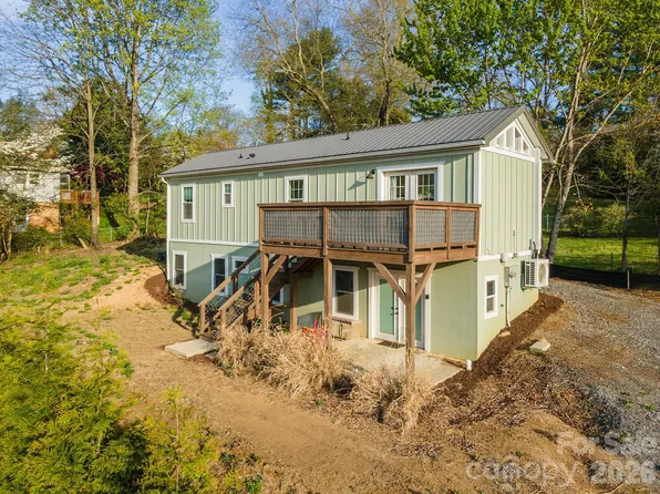 106 Joy Ridge Dr, Black Mountain, NC 28711