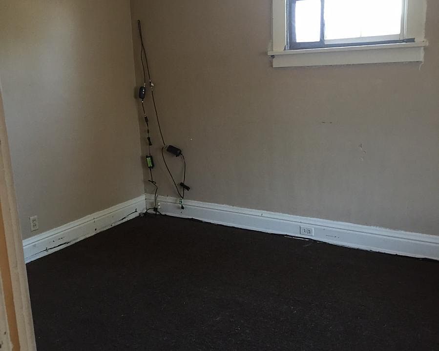 1st image of 1026 E Lovejoy St APT 2
