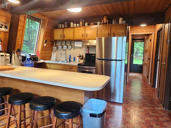5th image of 249 Pine Lane