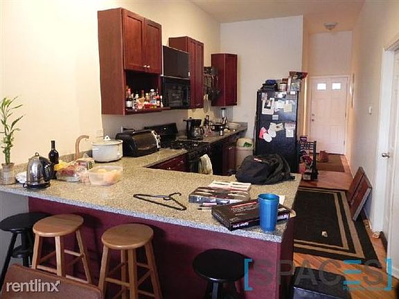 2nd image of 2533 W Chicago Ave