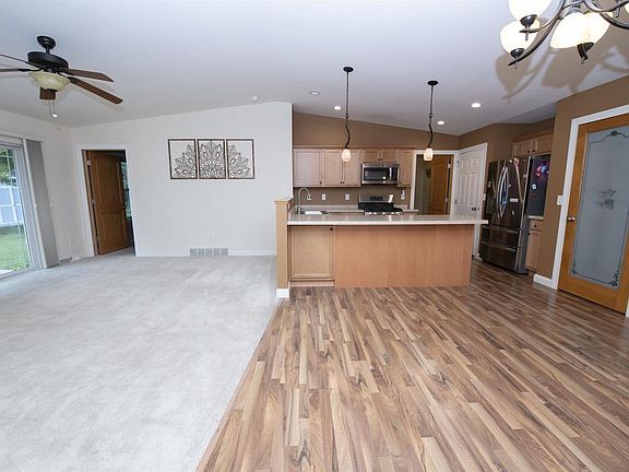 4th image of 420 RED TAIL DRIVE