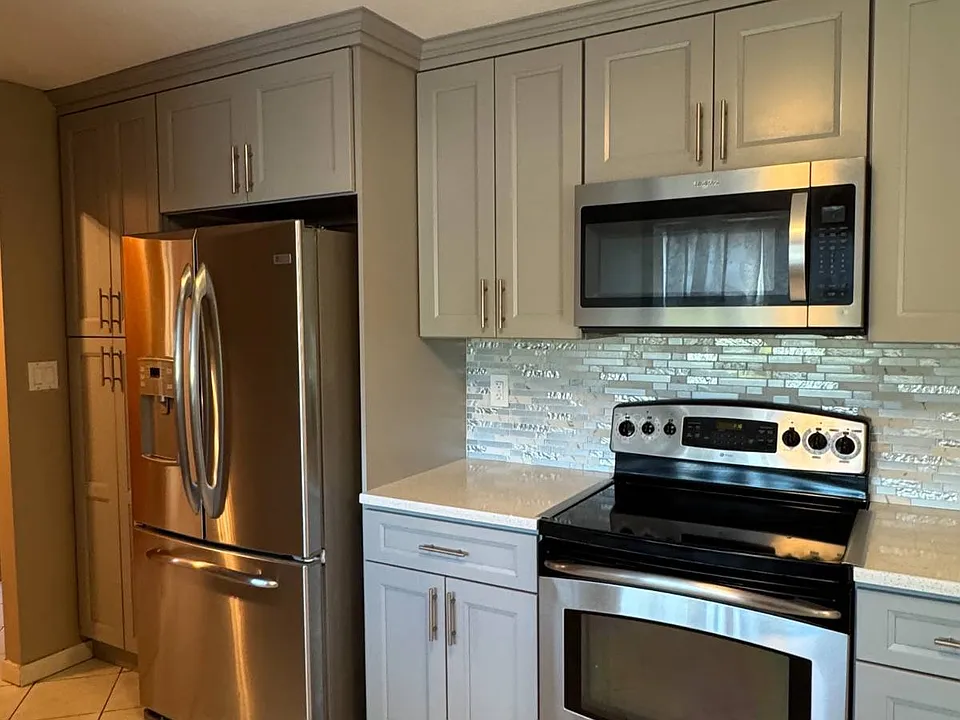 6 Albergo Ct