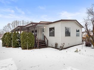390 Willowlawn Rd, Yakima, WA 98908
