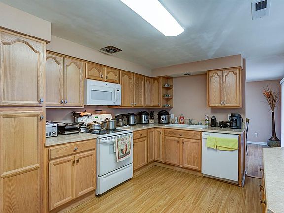 3rd image of 1811 W 10th Ave