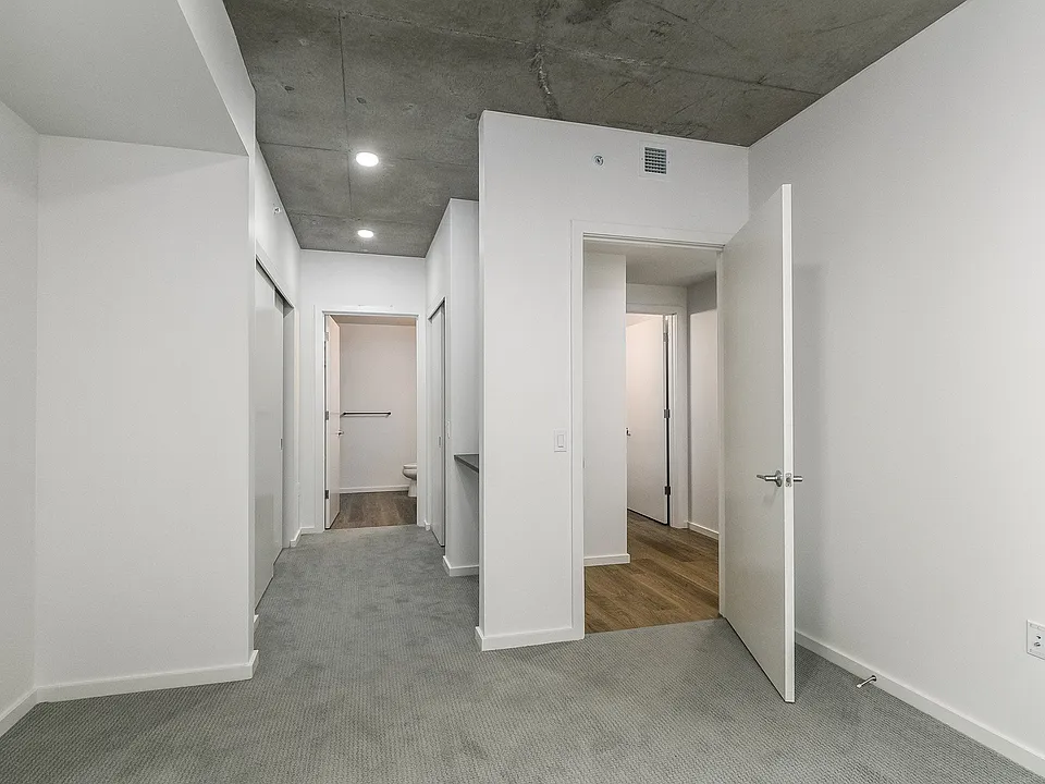 Building Photo 5