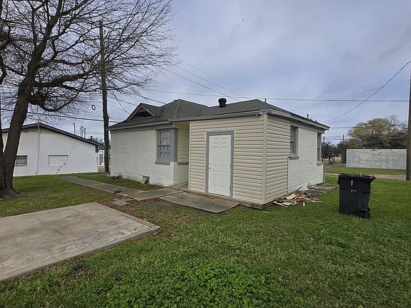 3rd image of 511 W Martin Luther King Jr Blvd