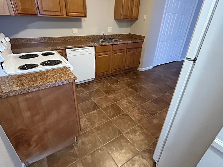 Oakcrest Apartments — Photo 6