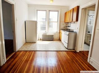 2566 42nd St APT 3R, Astoria, NY 11103
