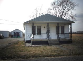 1410 N West St, Carlinville, IL 62626
