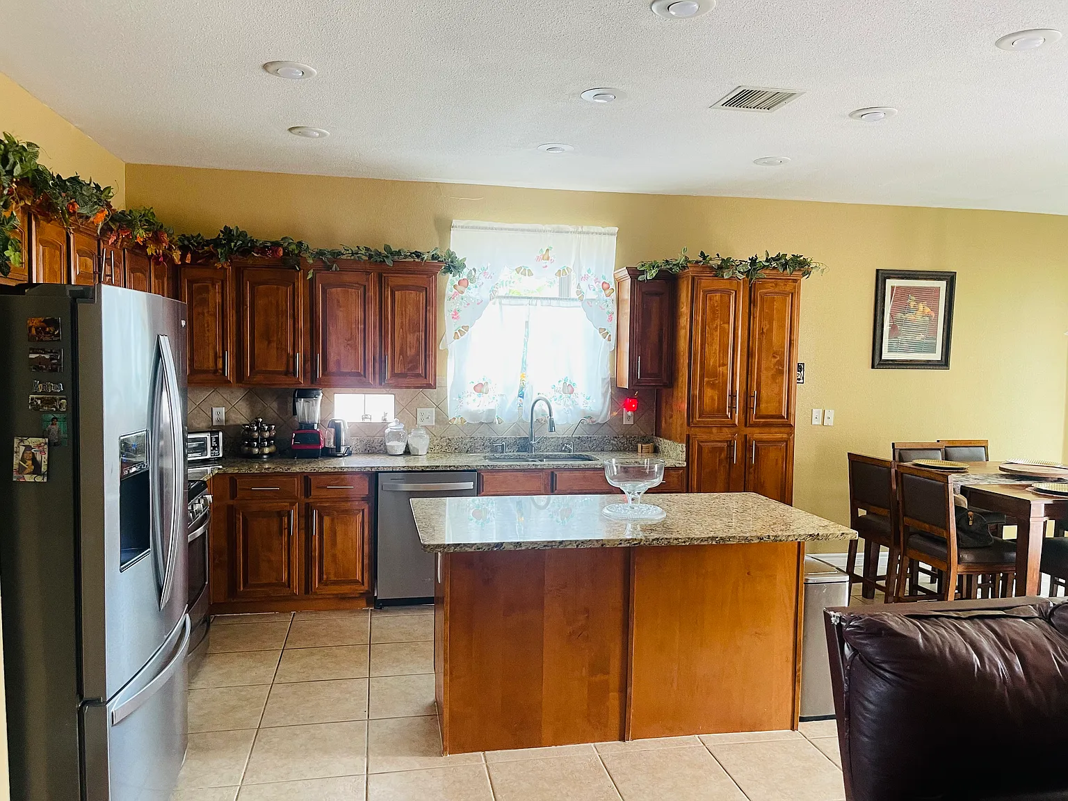 4 bed, 3.5 bath, 3166 sqft, $2,800 — Photo 2