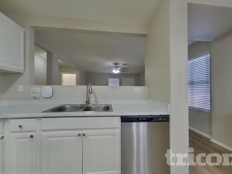 11514 W Wethersfield Rd — Photo 7