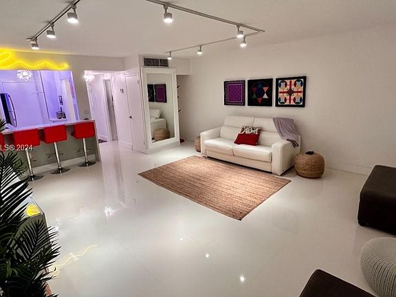 5th image of 2899 Collins Ave APT 904