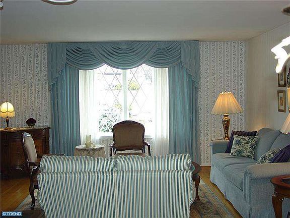 3rd image of 728 Stratford Dr