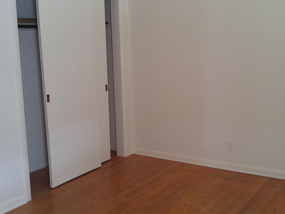 BR 2 - ample closets