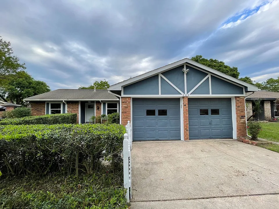 863 Seamaster Dr