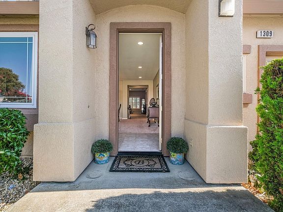 3rd image of 1309 Redinger Court