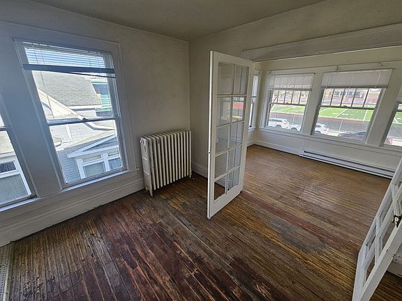 5th image of 1115 W Washington St APT 6