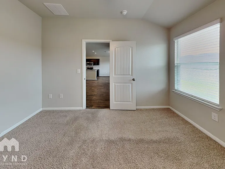 10808 Seguin St — Photo 9