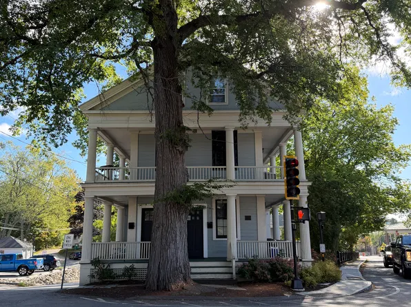2 Wentworth St, Kittery, ME 03904