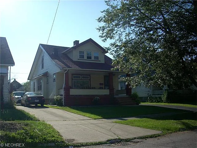 3659 E 139th St photo 1